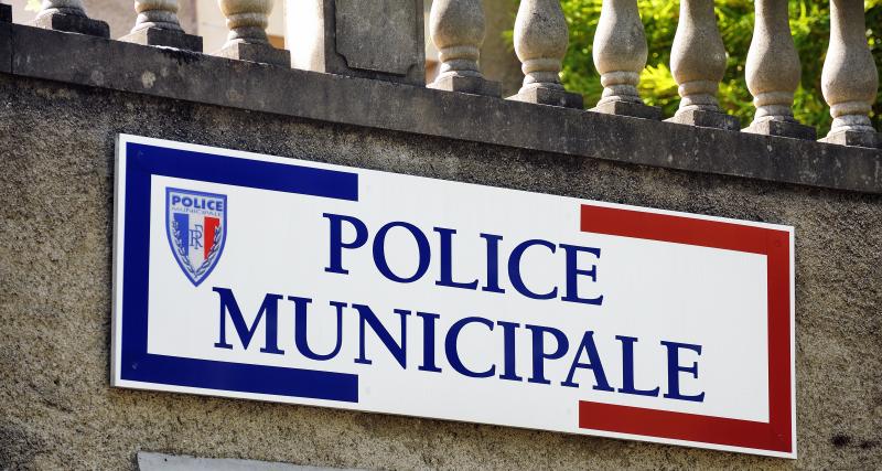  - Deux policiers municipaux condamnés pour avoir reçu 600€ en cash d’un automobiliste garé en double file