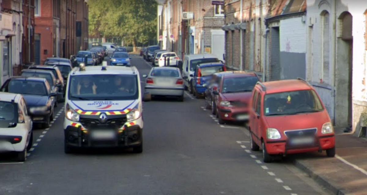 Un policier français pris en photo en train de saluer la Google Car avec... des doigts d'honneur