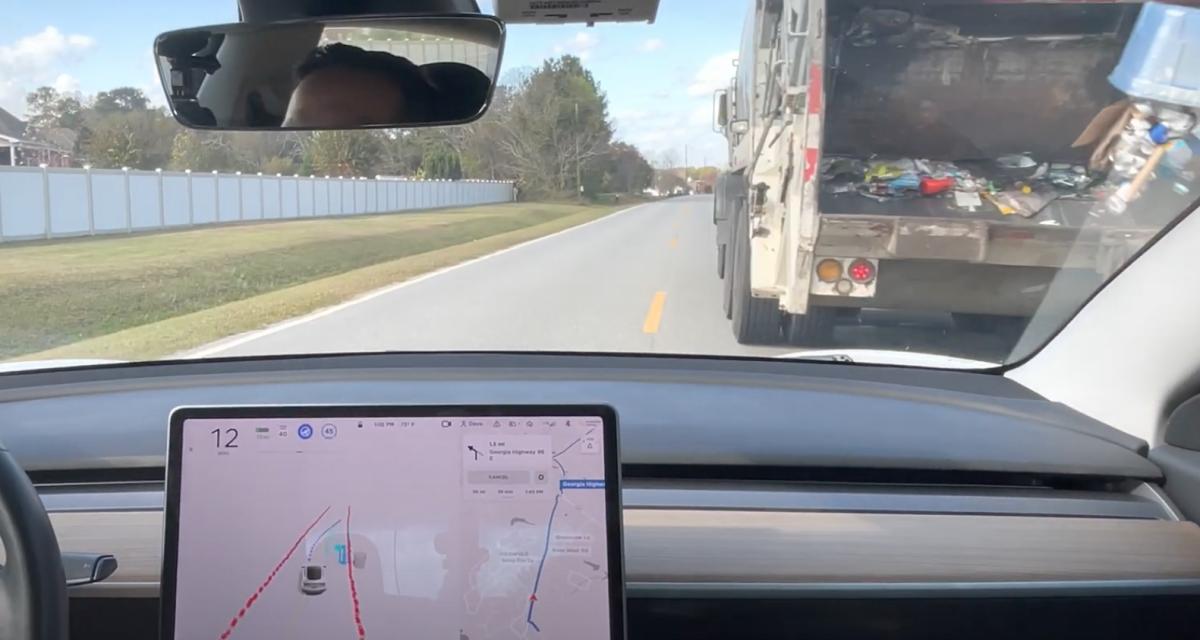 Qui a dit que l'auto-pilote ne fonctionnait pas ? Cette Tesla Model 3 dépasse un camion poubelles avec toutes les précautions (vidéo)