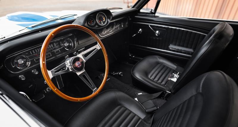 Shelby GT350 (1965) : la “voiture de secrétaire” transformée en bête de course - Wimbledon White