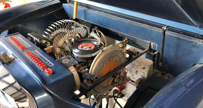Cette vieille Mercedes 220 reprend vie sous la forme d’un jukebox fait main - Bon, il faut avoir de la place quand même 