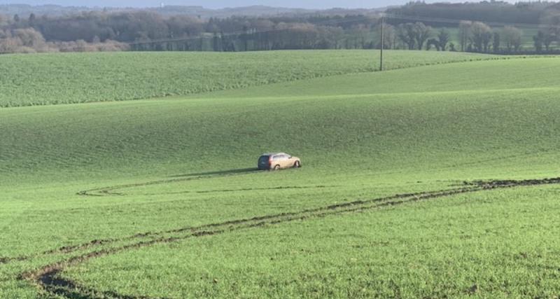  - Le fameux 4x4 bloqué dans un champ en Bretagne a enfin été retiré