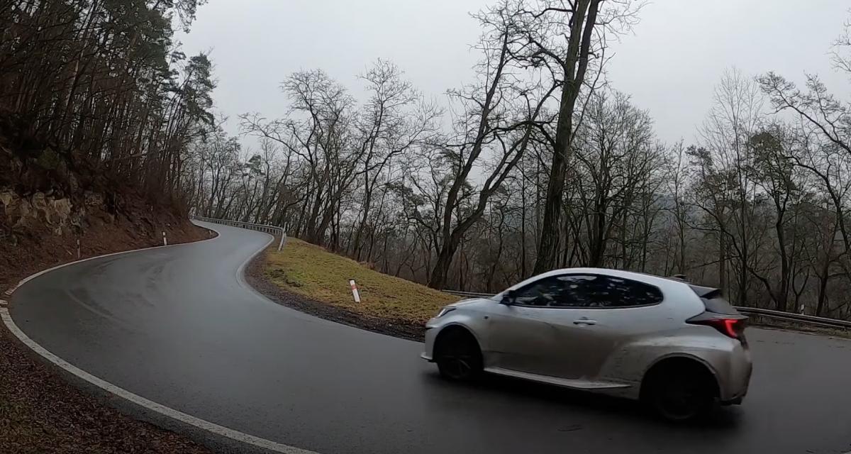 VIDEO - Cette Toyota GR Yaris gère les petites routes sinueuses à pleine vitesse et même sous la pluie