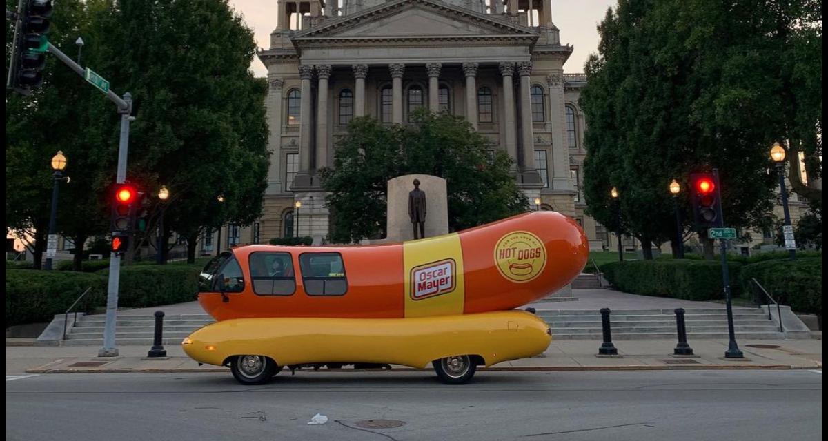 Et si vous étiez payés pour parcourir les Etats-Unis au volant d'une voiture hot-dog ?