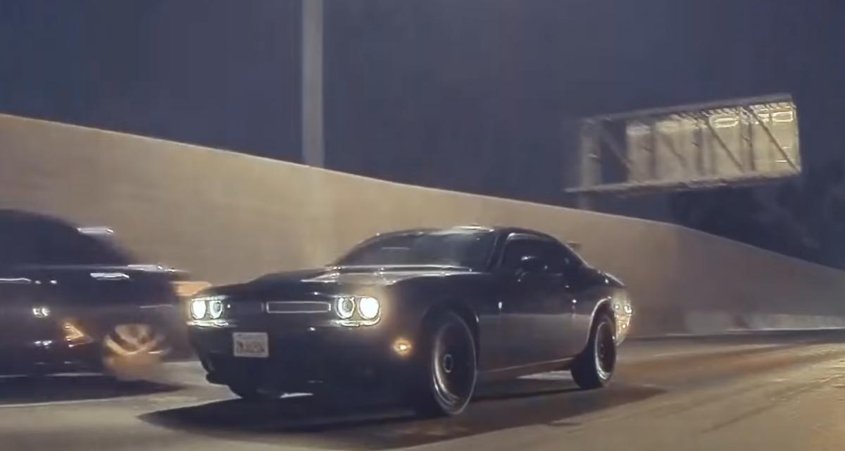VIDEO - Ce Dodge Challenger veut faire la course avec une Tesla mais finit par causer un très gros accident