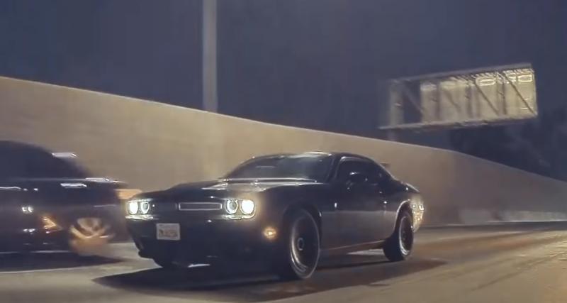  - VIDEO - Ce Dodge Challenger veut faire la course avec une Tesla mais finit par causer un très gros accident