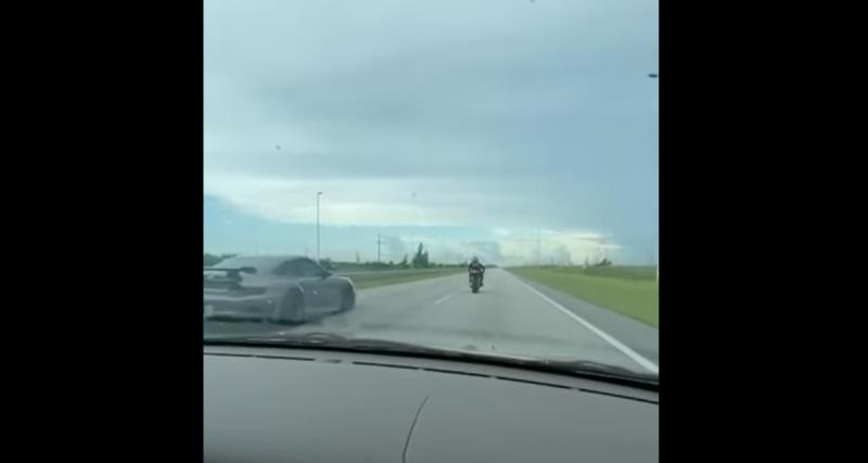  - L’idiot du jour : à moto, sa course avec une Porsche sur l’autoroute tourne mal