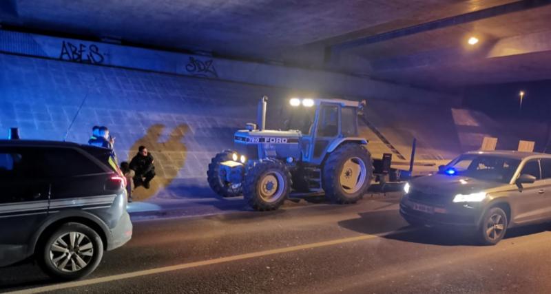  - L’idiot du jour : il tente de prendre la fuite face aux gendarmes, à 30 km/h… sur son tracteur