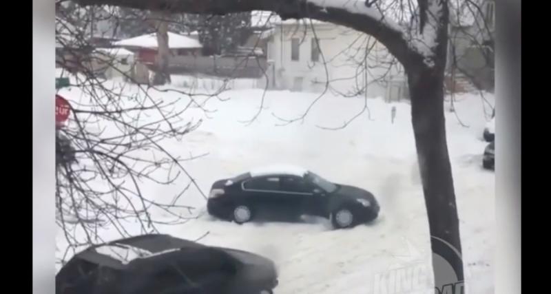  - VIDEO - Vous ne verrez pas de meilleure technique pour sortir votre voiture de la neige