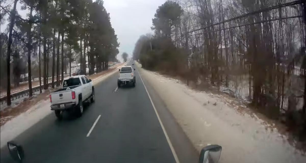 VIDEO - Il perd sa roue avant en plein milieu de la route