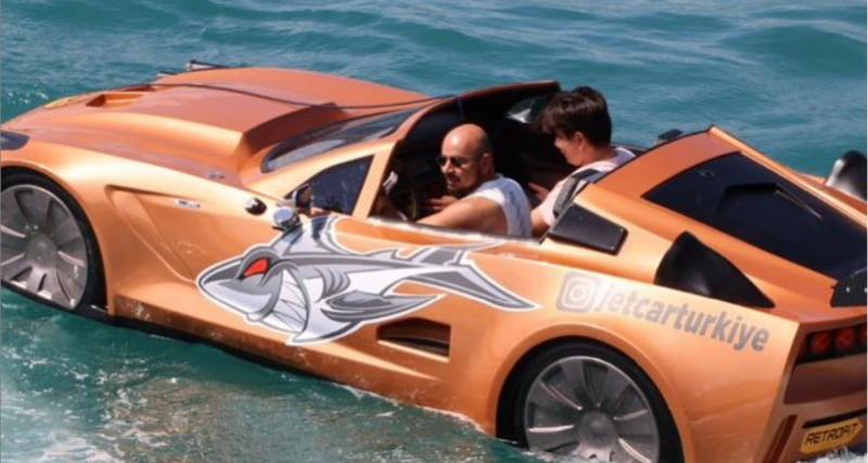  - VIDEO - Cette Corvette n’est pas une voiture ordinaire puisque c’est en fait… un bateau