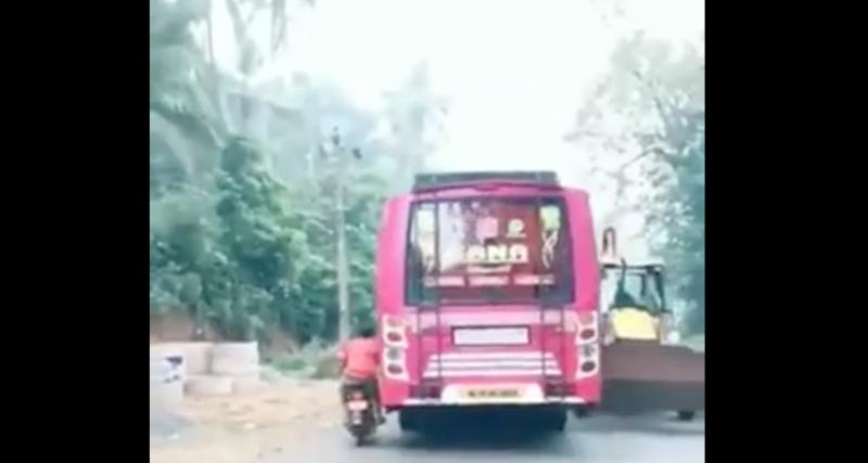  - VIDEO - Visiblement ce n’est pas donné à tout le monde d’être chauffeur de bus en Inde