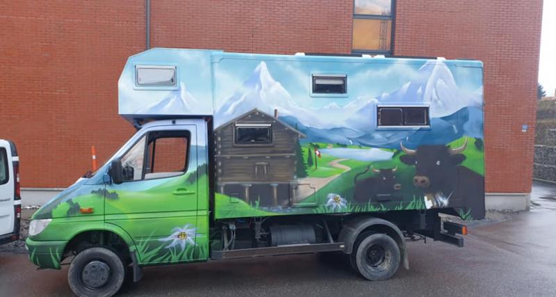 Ils transforment leur camion en un superbe camping-car avec terrasse ! - La nature, la vraie 