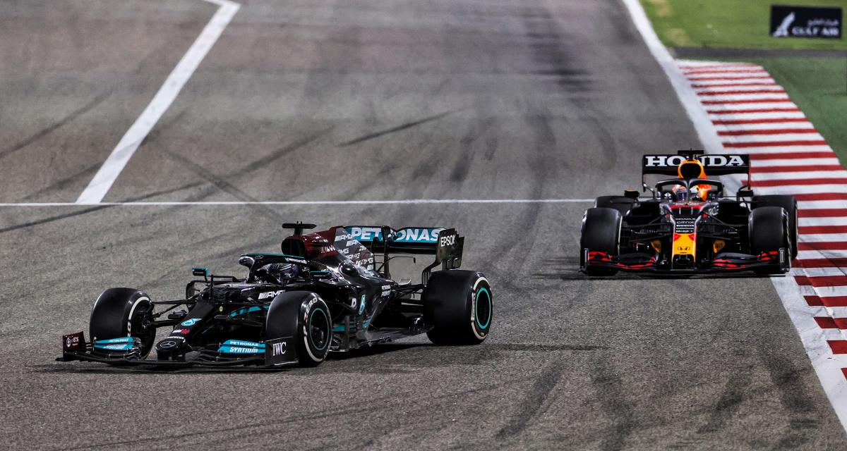 Hamilton (Mercedes) et Verstappen (Red Bull)