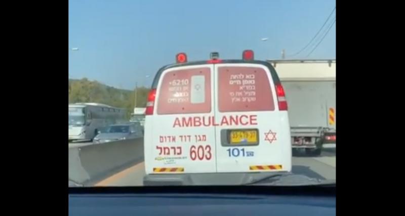  - L’idiot du jour : il tente de suivre une ambulance dans les embouteillages et finit par lui rentrer dedans…