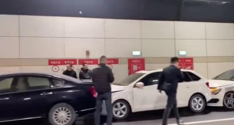  - VIDEO - Quoi de plus banal qu’un accident impliquant 12 voitures en Chine ?