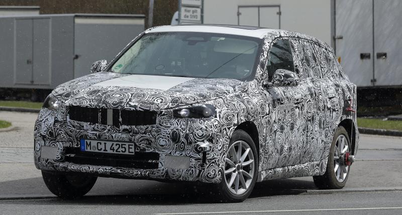  - BMW iX1 (2022) : un premier prototype du SUV compact électrique surpris à Munich