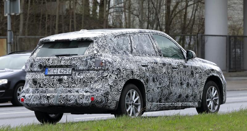 BMW iX1 (2022) : un premier prototype du SUV compact électrique surpris à Munich - Comme le grand frère ?