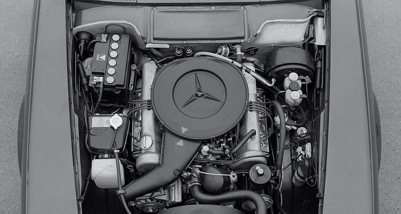 Mercedes-Benz SL (R 107) : une longévité exceptionnelle pour ce luxueux roadster - Premier moteur V8 dans un SL