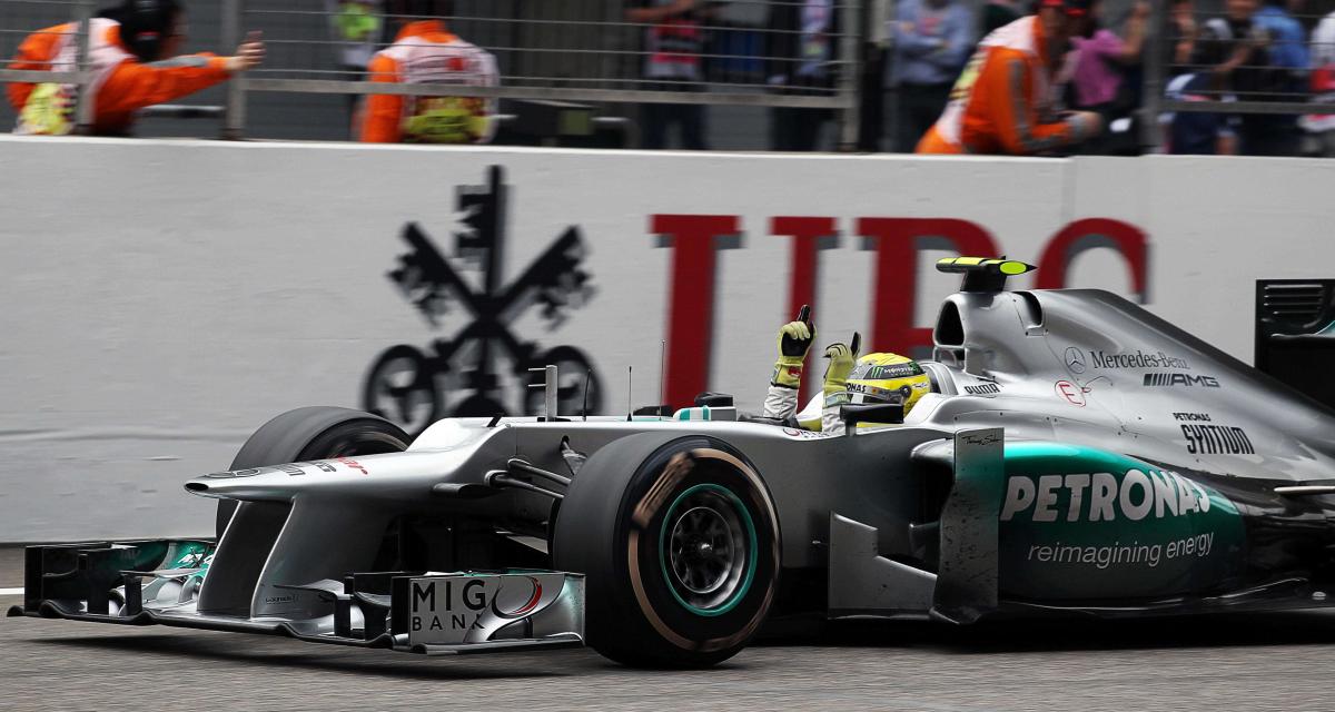 Nico Rosberg au volant de sa Mercedes à l'arrivée du Grand Prix de Chine
