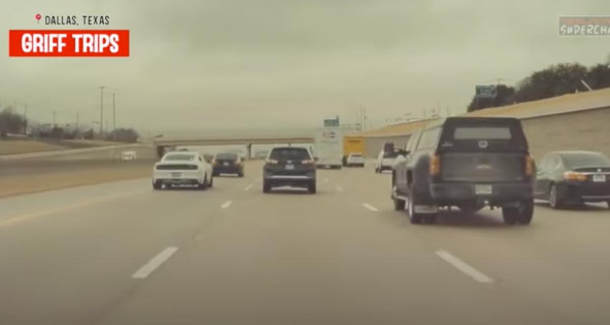VIDEO - Cette Ford Mustang part en vrille sur l'autoroute et s'en sort miraculeusement bien
