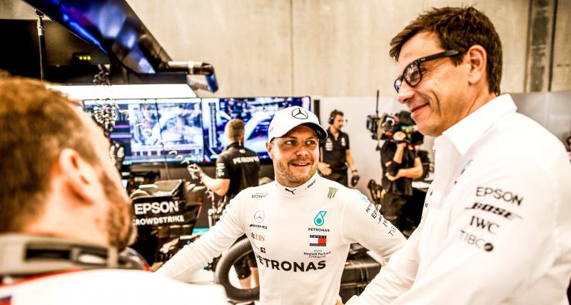 Photo d'illustration - Lewis Hamilton dans les bras de Valtteri Bottas