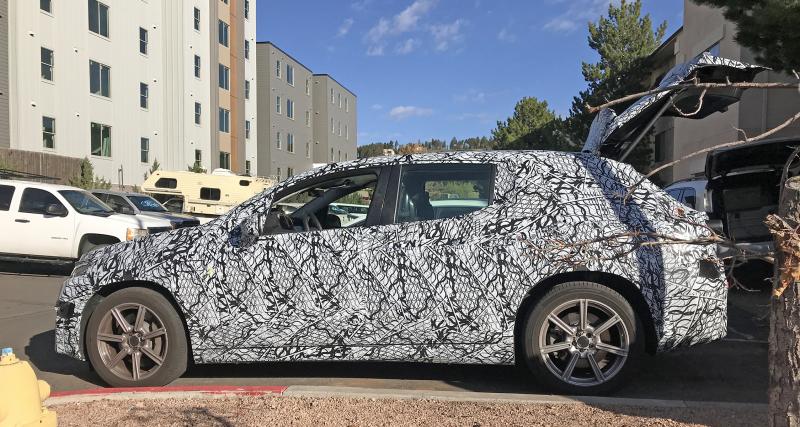 Mercedes EQS SUV (2023) : le crossover électrique aperçu sous camouflage ! - Le Mercedes EQS SUV (2023) sous camouflage
