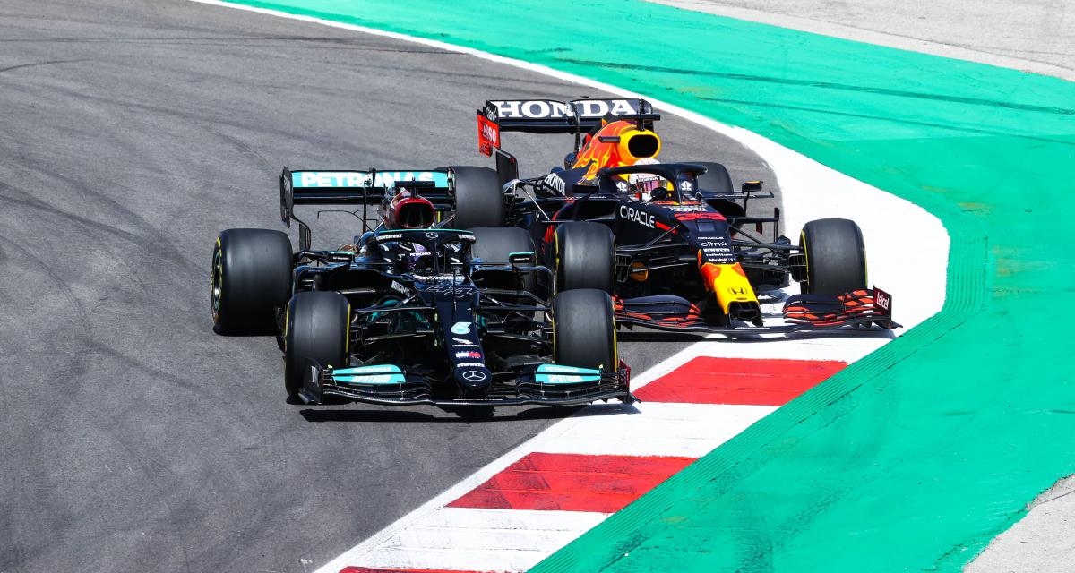 Sir Lewis Hamilton aux prises avec Max Verstappen lors du GP du Portugal