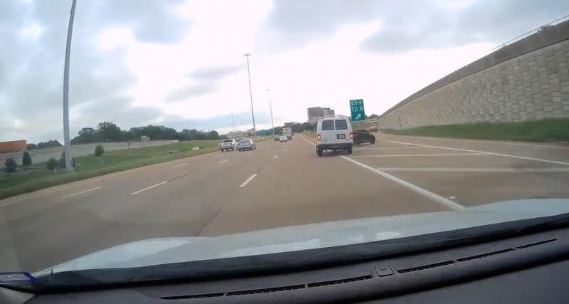  - VIDEO - Quelle drôle de façon d’emprunter une sortie d’autoroute…