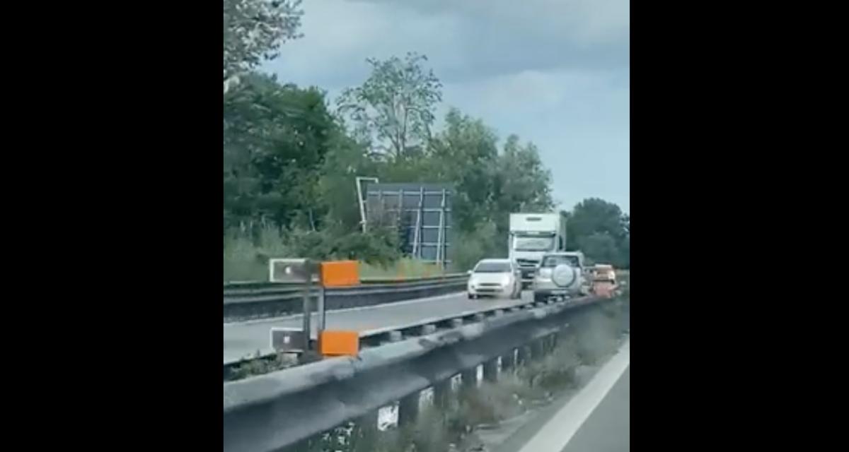 VIDEO - À contresens sur l'autoroute, cet automobiliste italien cause un énorme accident