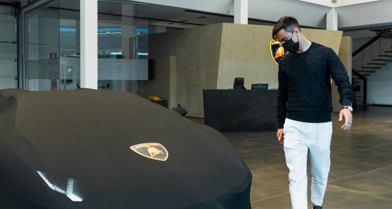 Paulo Dybala s’offre une Lamborghini Aventador S Roadster après son 100e but avec la Juventus - Avec sa couleur jaune, les lignes de cette Aventador sont encore plus renforcées