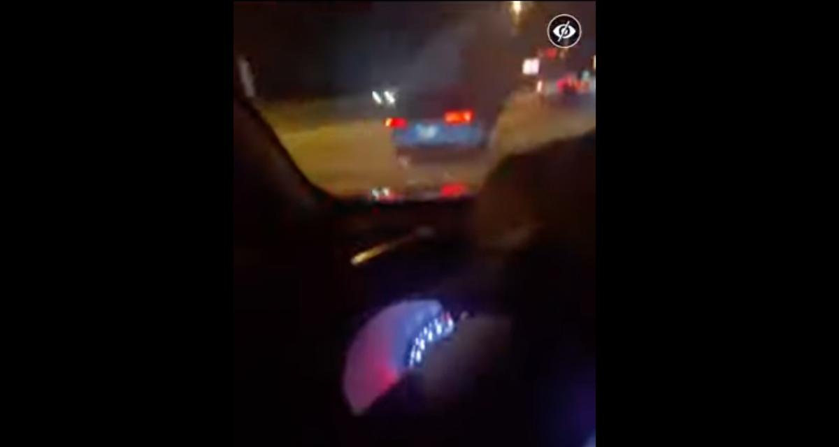 VIDEO - Ce Toyota RAV4 tamponne un pneu sauvage sur l'autoroute et part en salto avant !