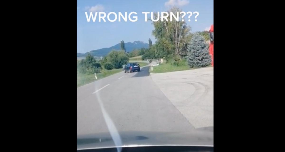VIDEO - Quand le conducteur écoute un peu trop le GPS et termine dans le fossé