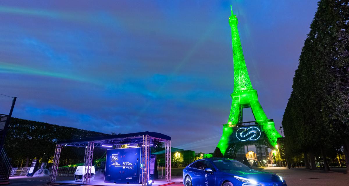 Toyota illumine la Tour Eiffel en vert pour promouvoir un hydrogène propre