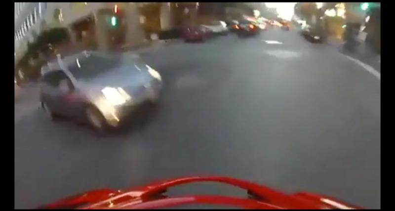  - VIDEO - Ce motard se fait renverser et retombe parfaitement sur ses pieds, le tout en caméra embarquée !