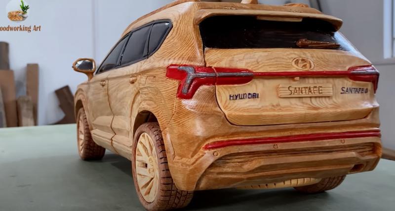  - VIDEO - Cet ébéniste français sculpte le nouveau Hyundai Santa Fe en bois et c’est très relaxant