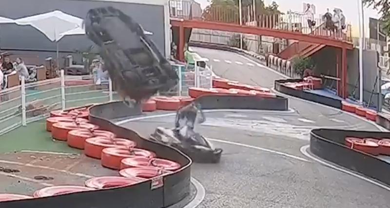  - VIDEO - La petite course de karting se termine en salto avant