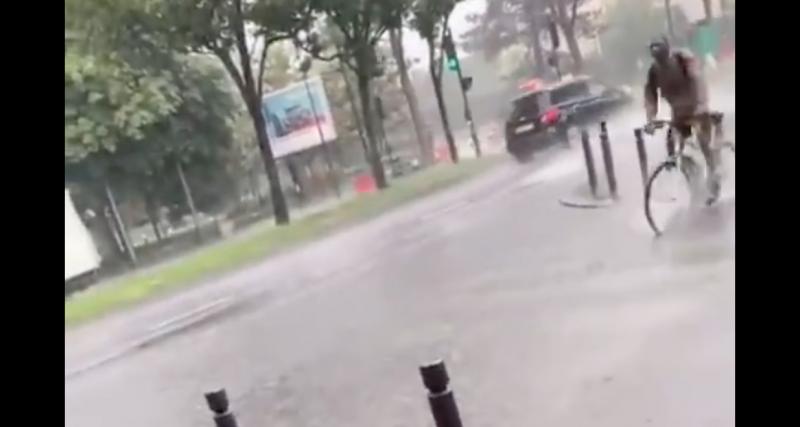  - VIDEO - Sortir à vélo sous une pluie diluvienne : une expérience périlleuse
