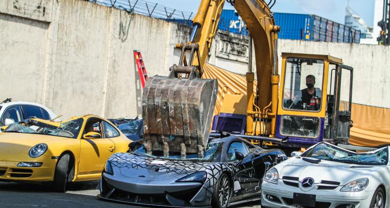  - Les douanes philippines détruisent pour 1,2M$ de voitures de luxe, une McLaren 620R dans le lot