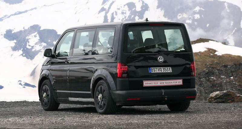 Volkswagen ID. Buzz (2023) : un prototype déguisé surpris en Autriche - Pour l’Amérique du Nord et l’Europe