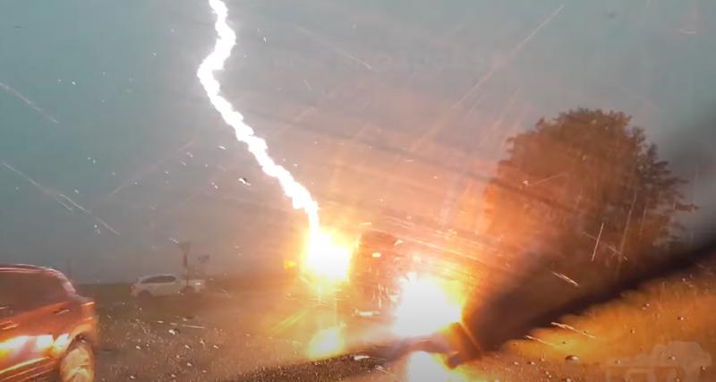  - VIDEO - En plein orage, la foudre s’abat sur son SUV
