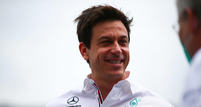 Mercedes-AMG Petronas Formula One Team - F1 - Toto Wolff transforme le sélectionneur anglais en mecanicien Mercedes (vidéo)