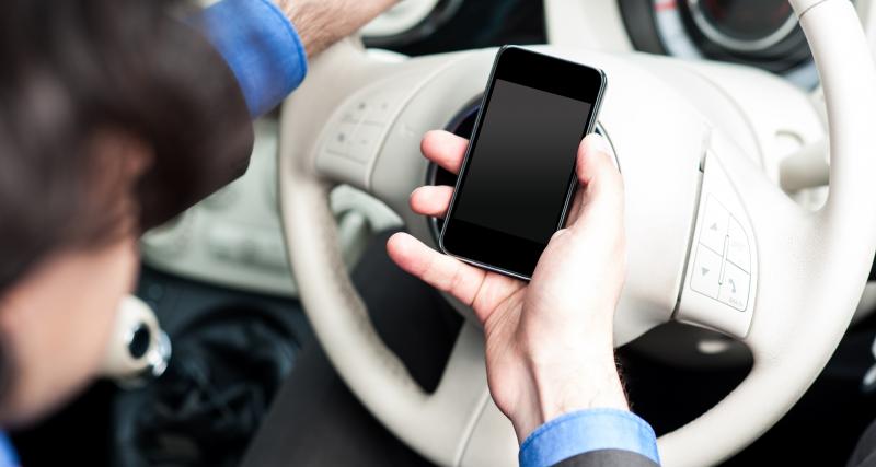  - Saviez-vous qu’un automobiliste sur douze tient son téléphone en conduisant ?