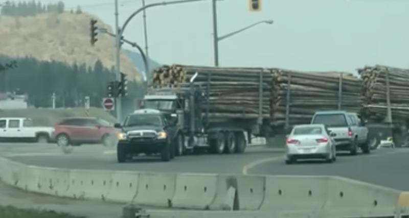  - VIDEO - Ce pick-up est capable de tout, même de dépanner un camion qui fait plus de 10 fois son poids