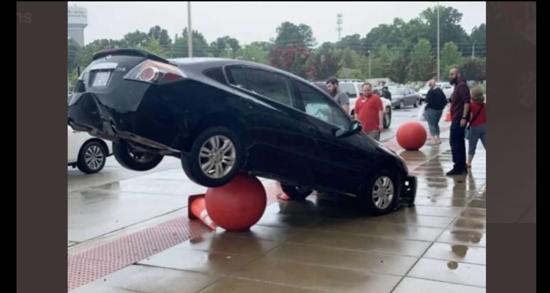  - La Nissan Altima peut escalader n’importe quoi, même une boule de parking