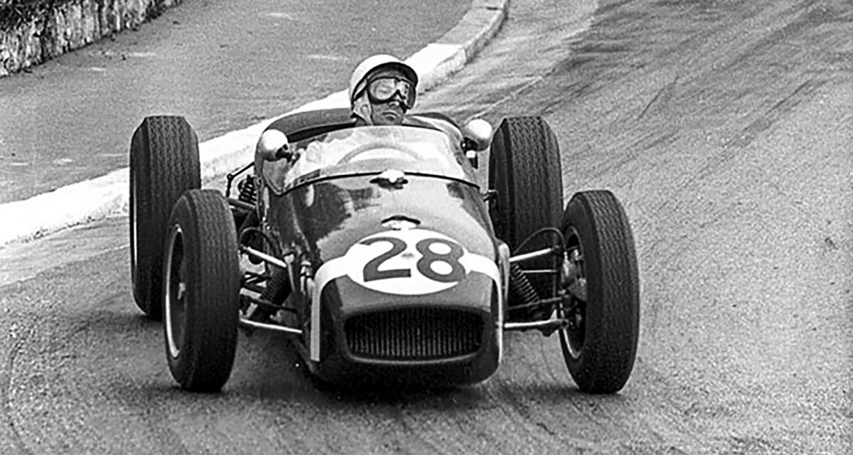 Sir Stirling Moss au volant de sa Lotus au Grand Prix de Monaco