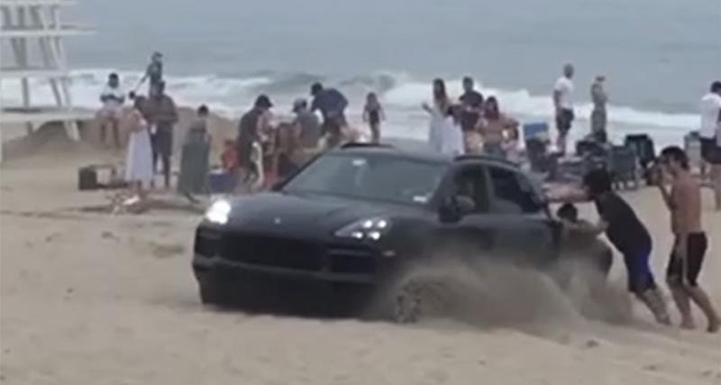 VIDEO - Voir cette Porsche Cayenne coincée dans le sable est à la fois triste et très amusant
