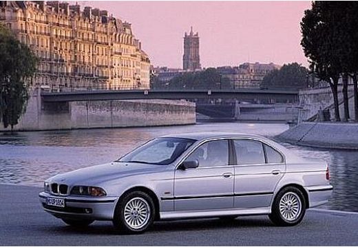 BMW SERIE 5 520i A 4 portes