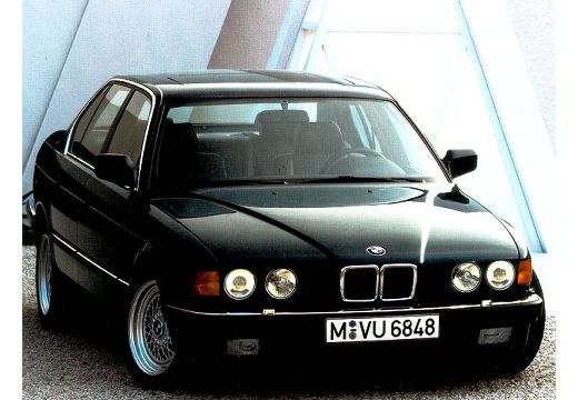 BMW SERIE 7 E32 750 iL A 4 portes