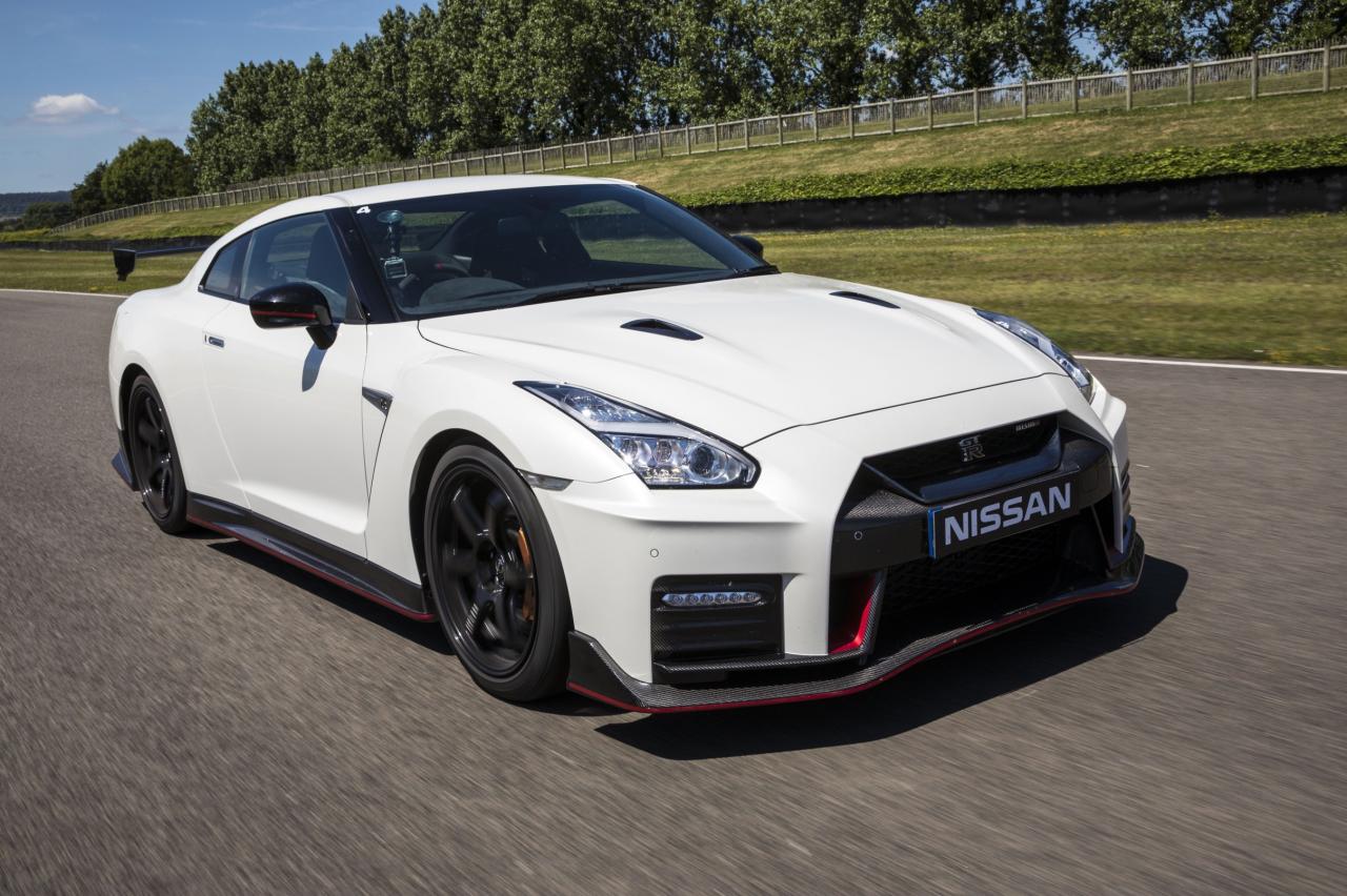 Nissan Gt R 17 Et Gt R Nismo 17 Notre Essai Sur Le Circuit De Goodwood